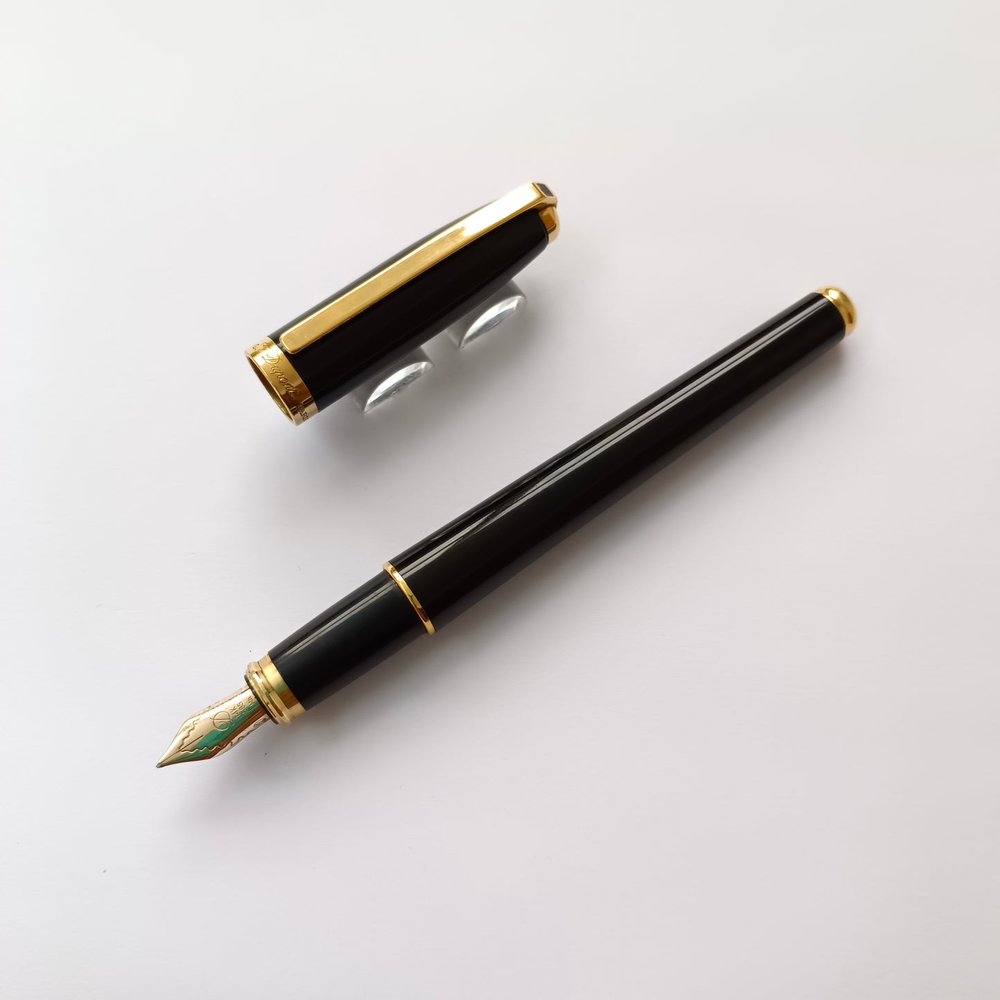 ST DuPont Olympio Black Lacquer & Gold Plated Fountain pen
