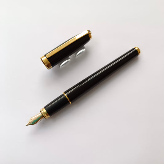 ST DuPont Olympio Black Lacquer & Gold Plated Fountain pen