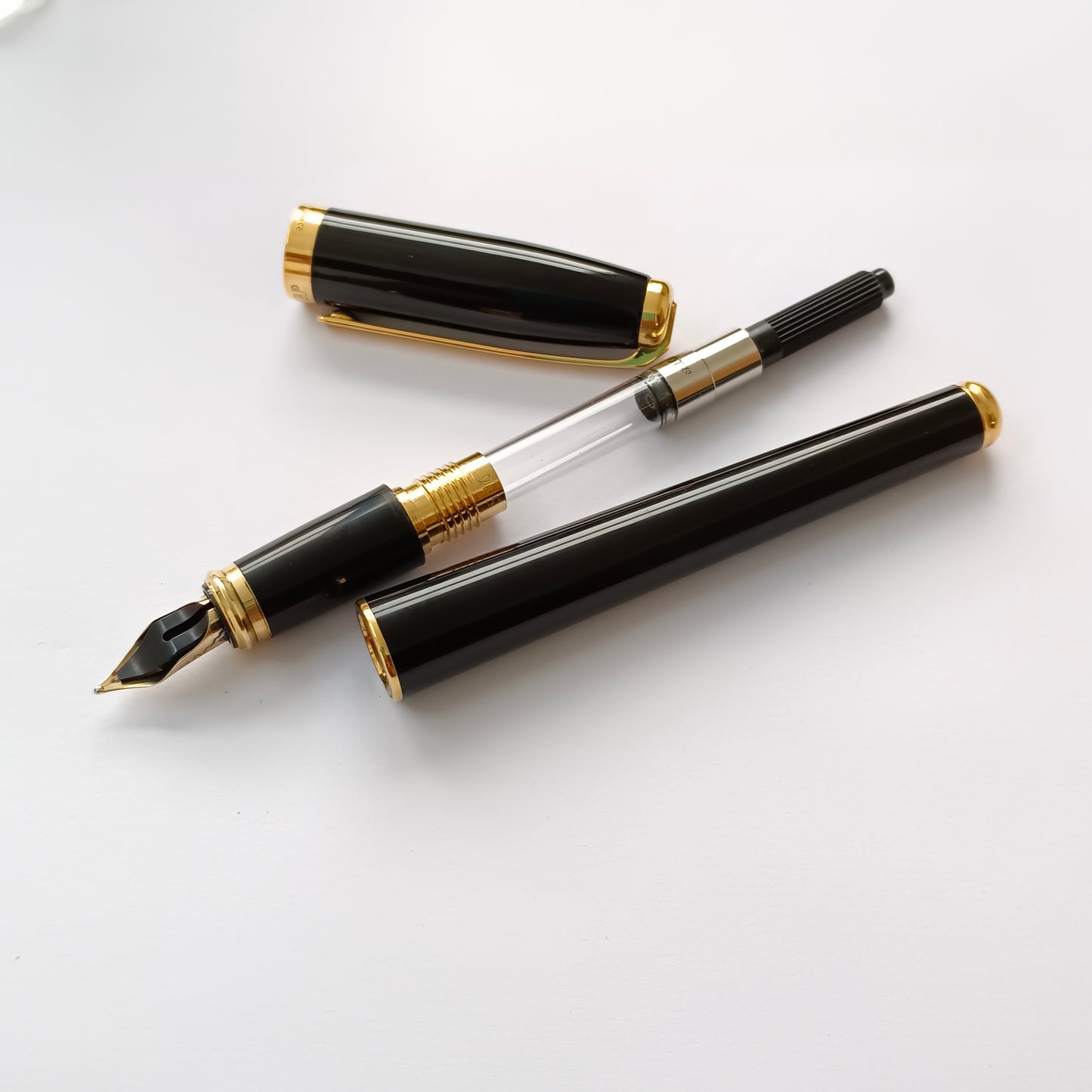 ST DuPont Olympio Black Lacquer & Gold Plated Fountain pen