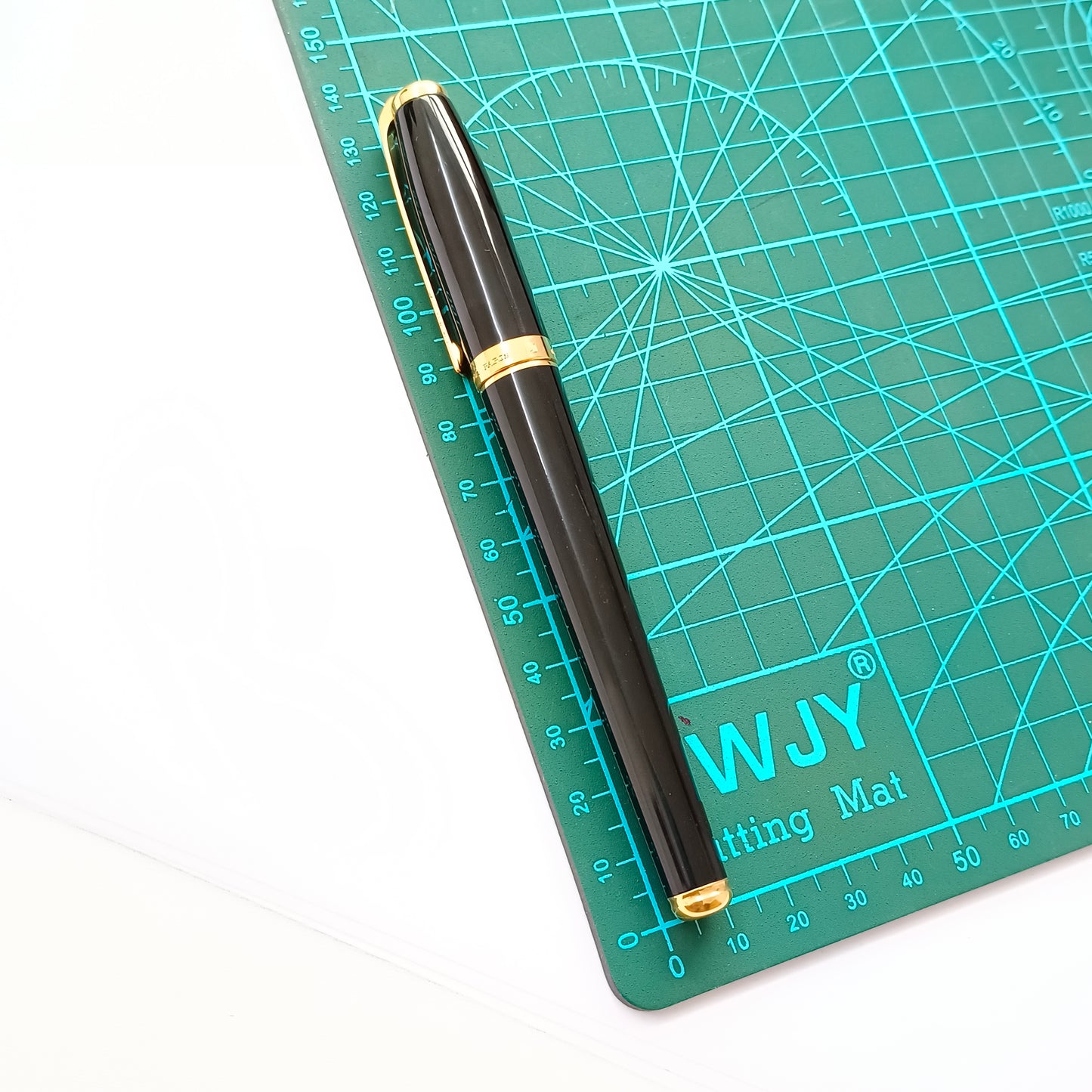 ST DuPont Olympio Black Lacquer & Gold Plated Fountain pen