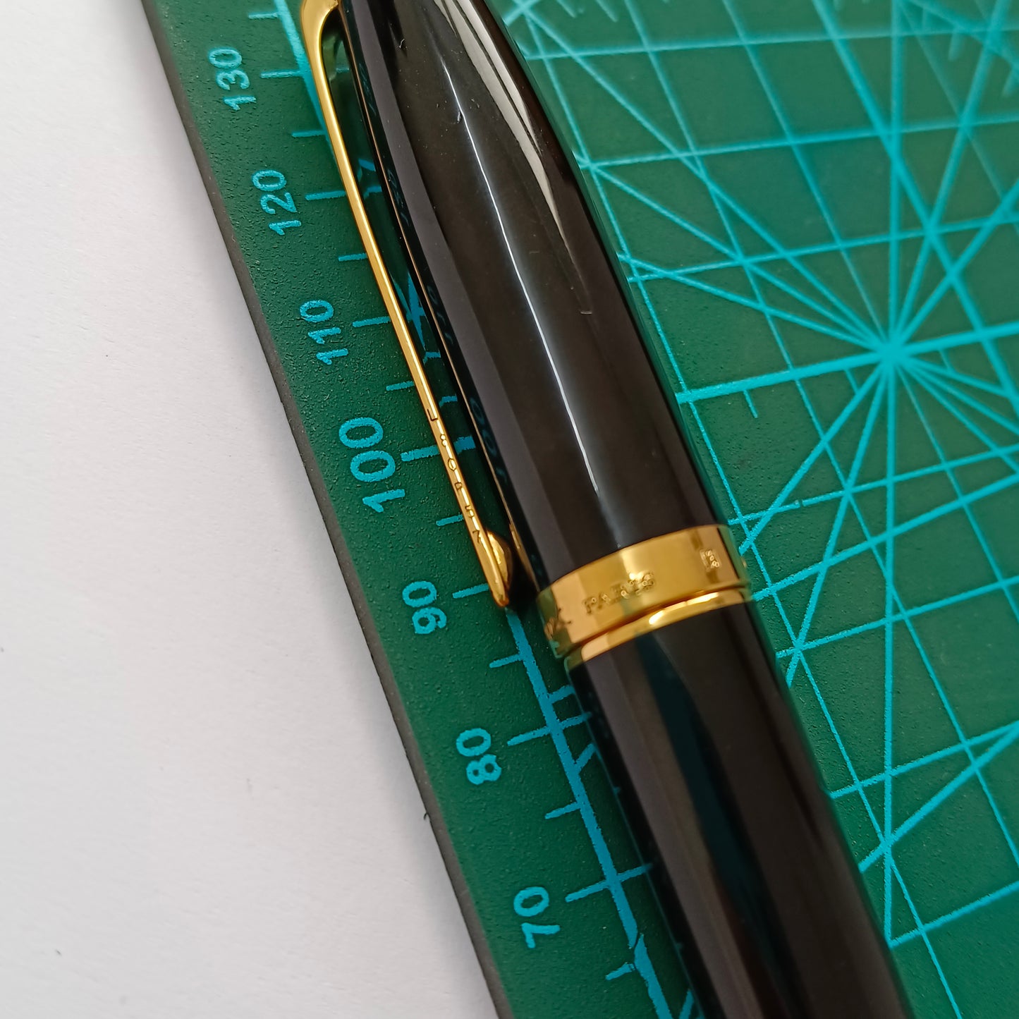 ST DuPont Olympio Black Lacquer & Gold Plated Fountain pen