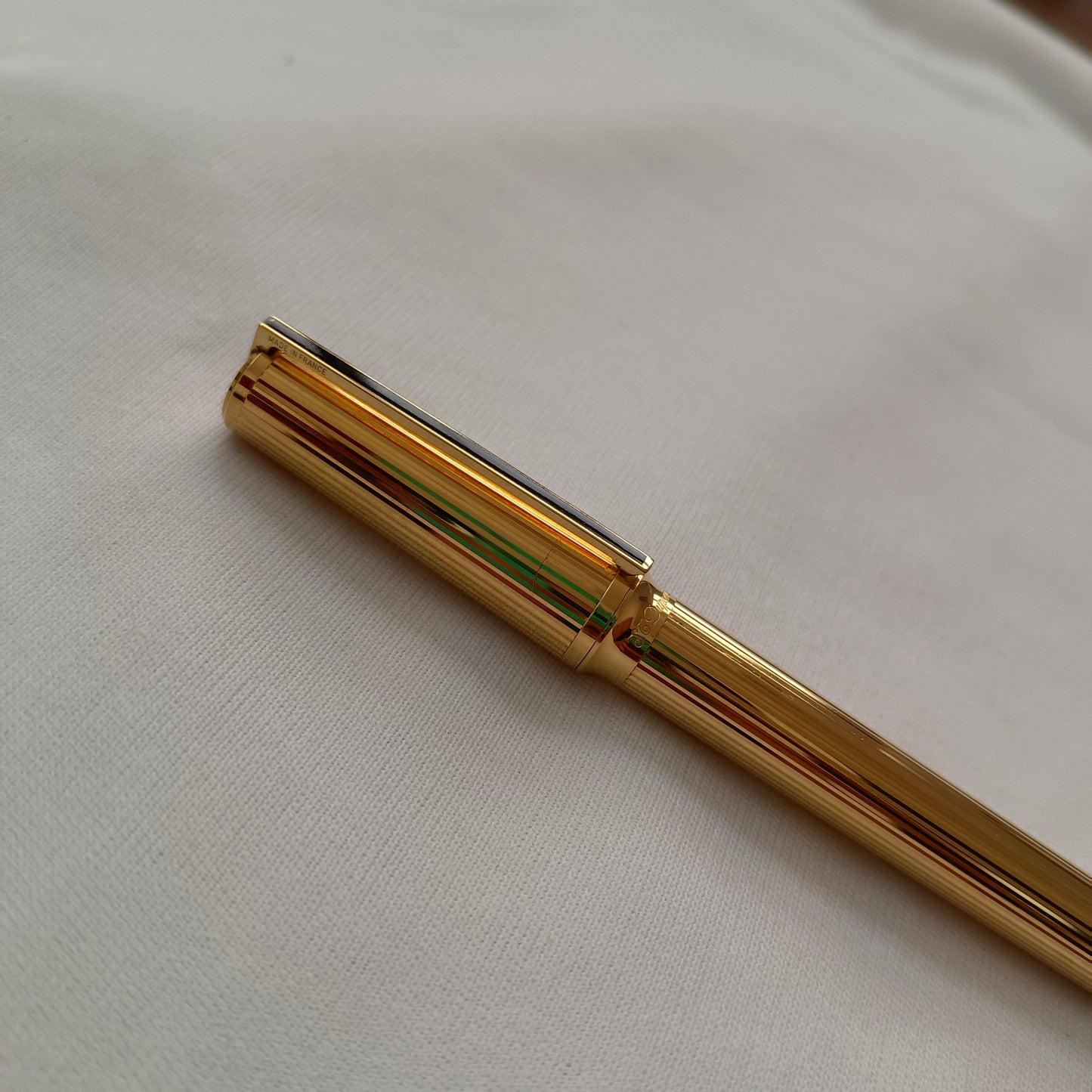 S.T. Dupont Montparnasse fountain pen gold plated guilloche 18kt gold nib