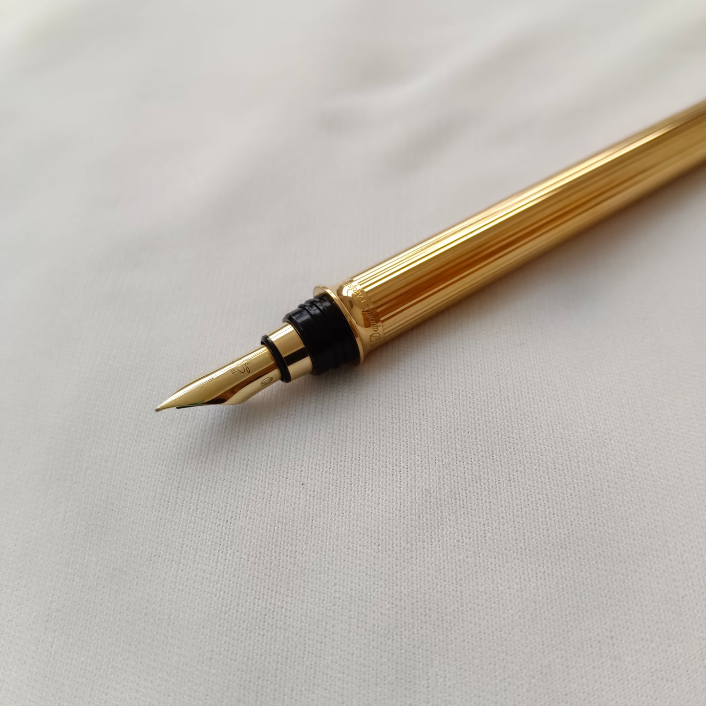 S.T. Dupont Montparnasse fountain pen gold plated guilloche 18kt gold nib