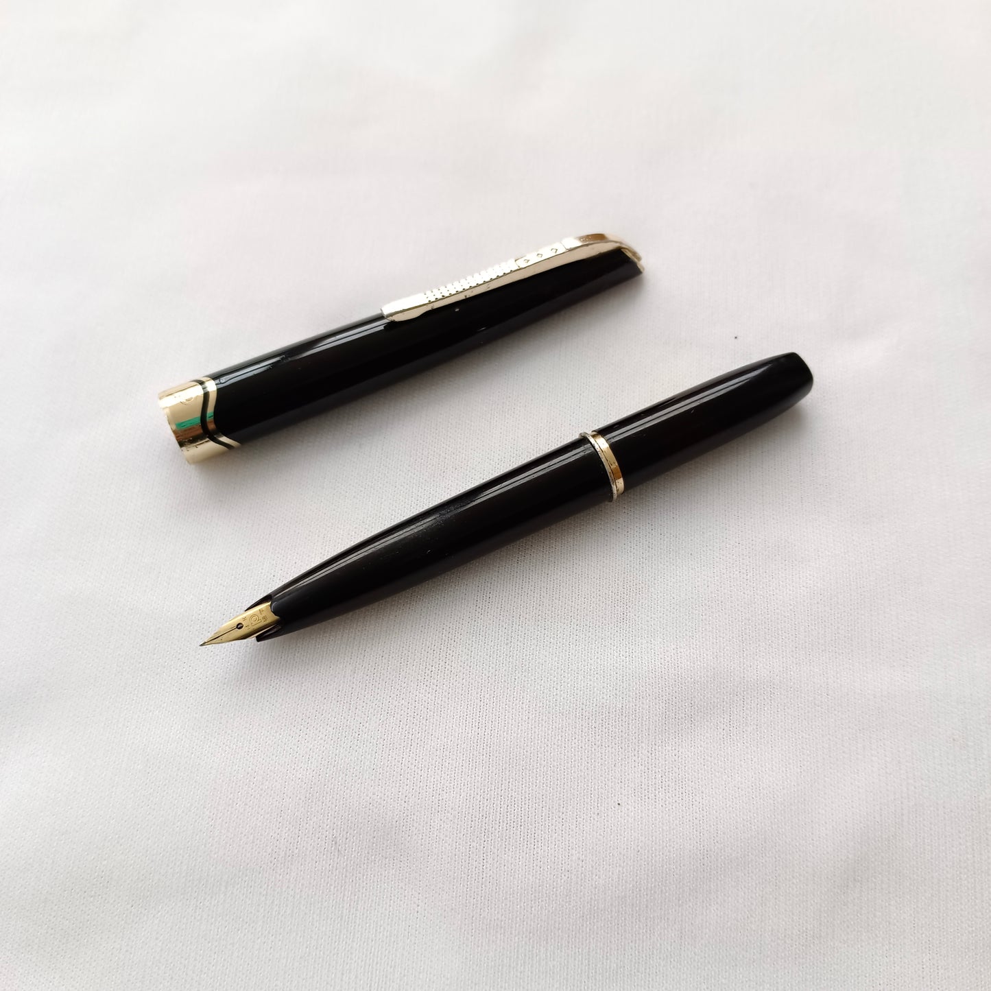 Platinum pocket Black fountain pen with 14Kt gold nib made in japan