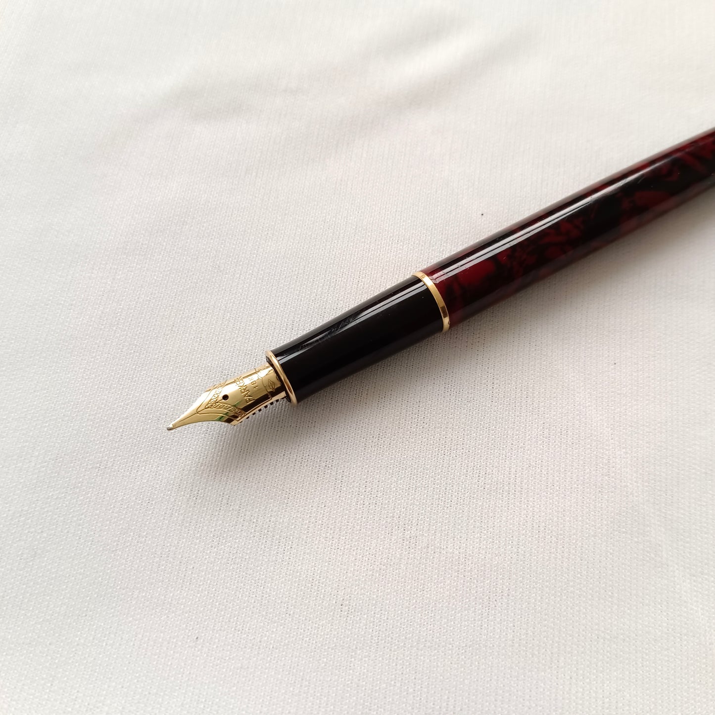 Parker Sonnet Premier Red Marble Lacquer Fountain Pen