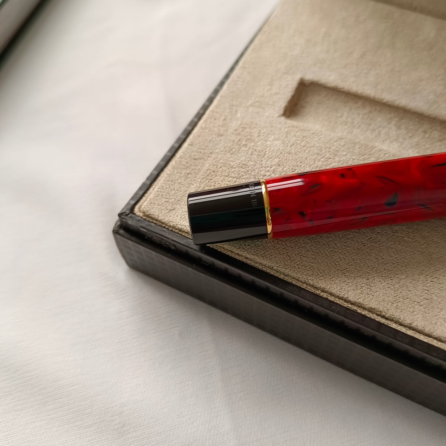 Parker Duofold Centennial Fountain Pen- Jasper Red Marble