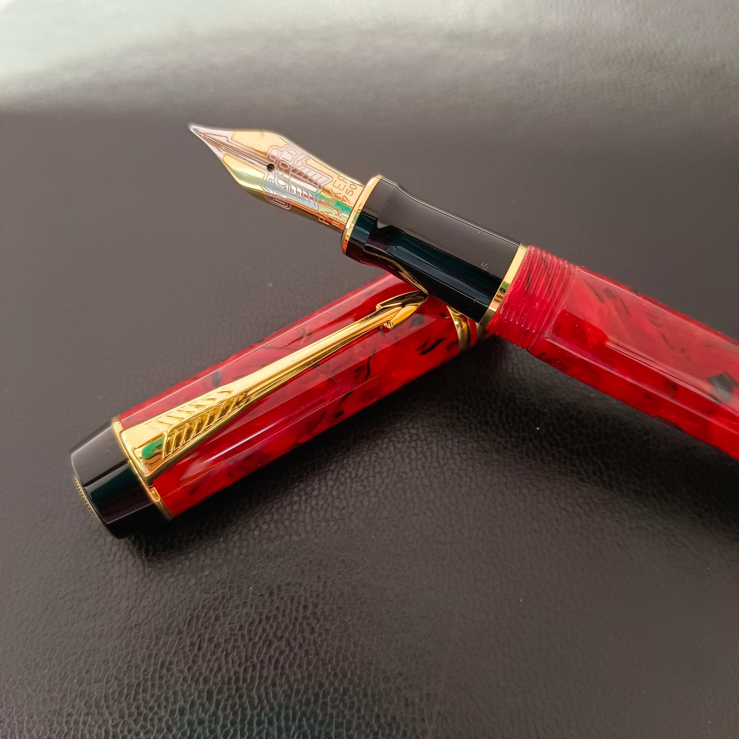 Parker Duofold Centennial Fountain Pen- Jasper Red Marble