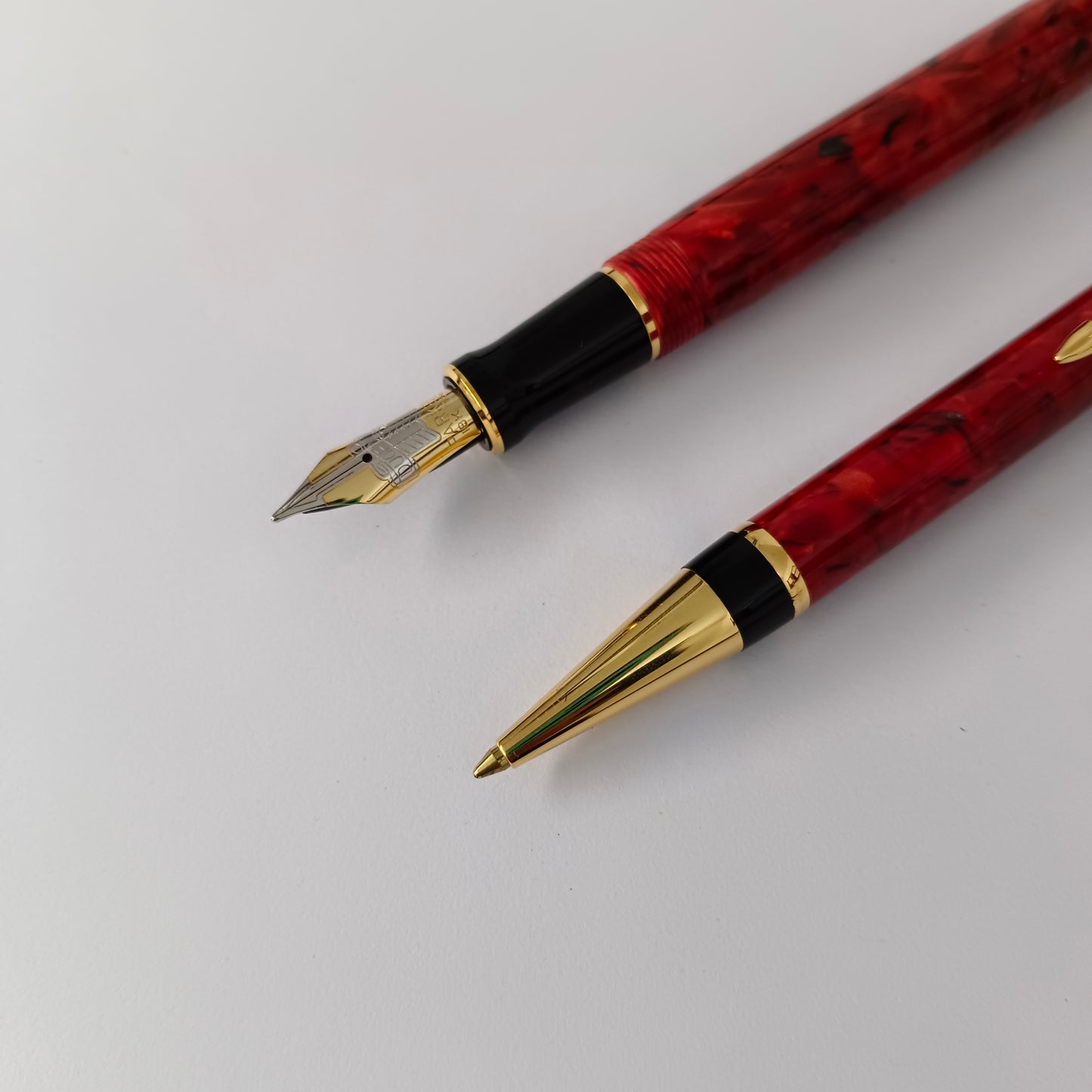 Parker Duofold Centennial Fountain Pen & Pencil Set- Jasper Red Marble