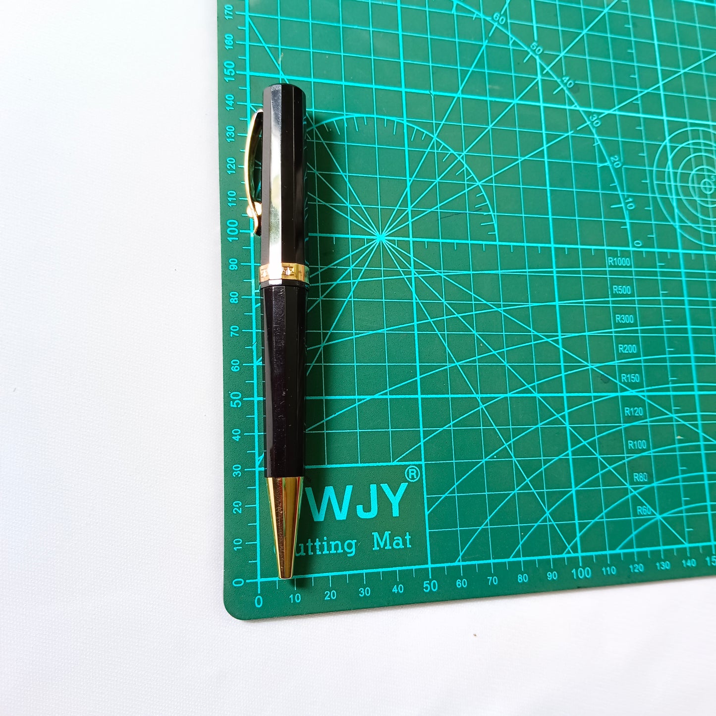 Omas Icon Arte Italiana Milord Black Vegtal Resin Gold Trim Ballpen