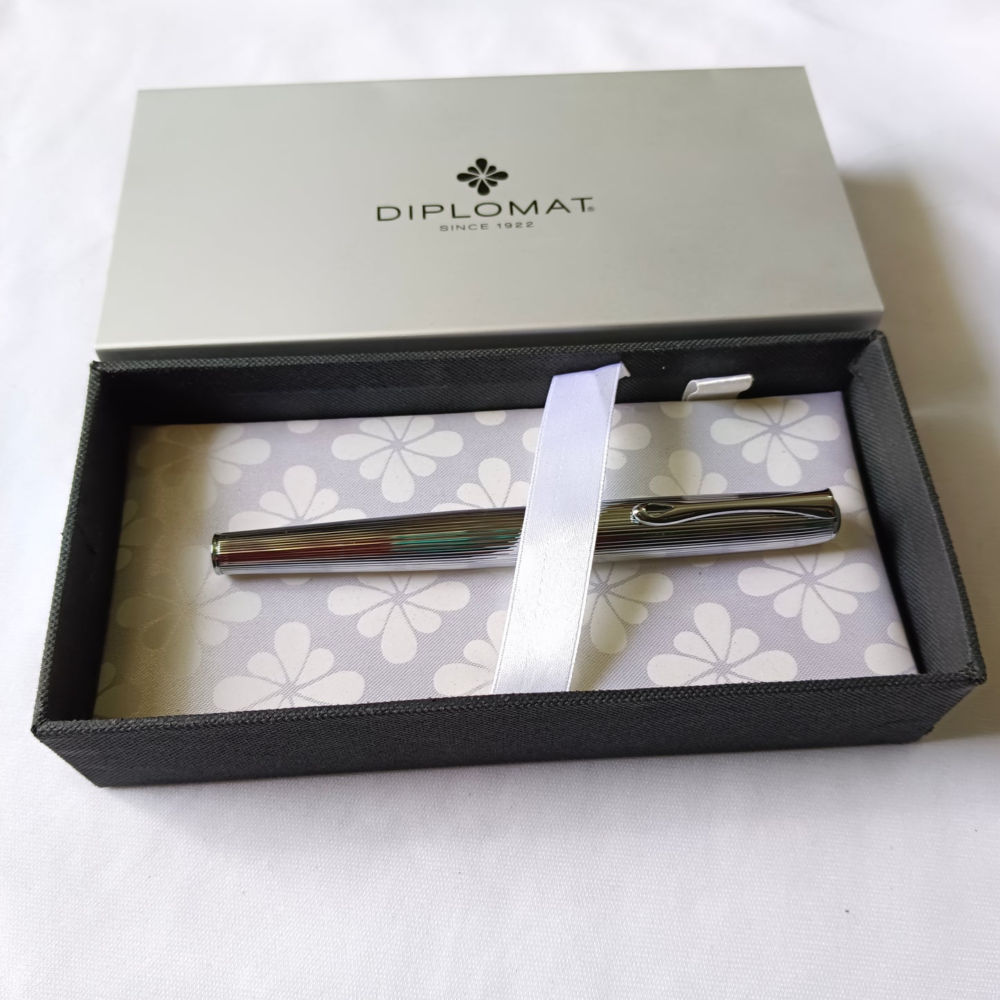 Diplomat Excellence A2 Guilloche Chrome Fountain Pen Medium Nib NOS