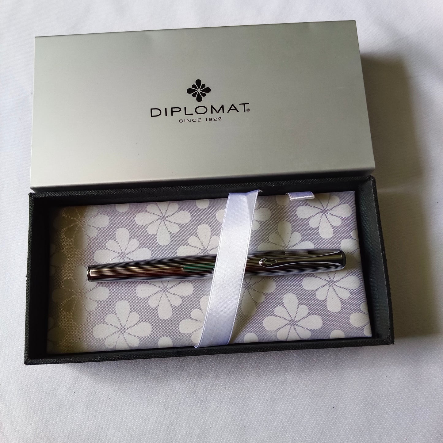Diplomat Excellence A2 Guilloche Chrome Fountain Pen Medium Nib NOS
