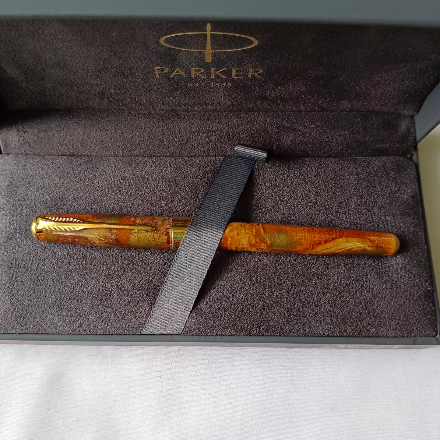 Parker Sonnet Fountain Pen, Amber, Chinese Lacque with 18kt Gold Nib