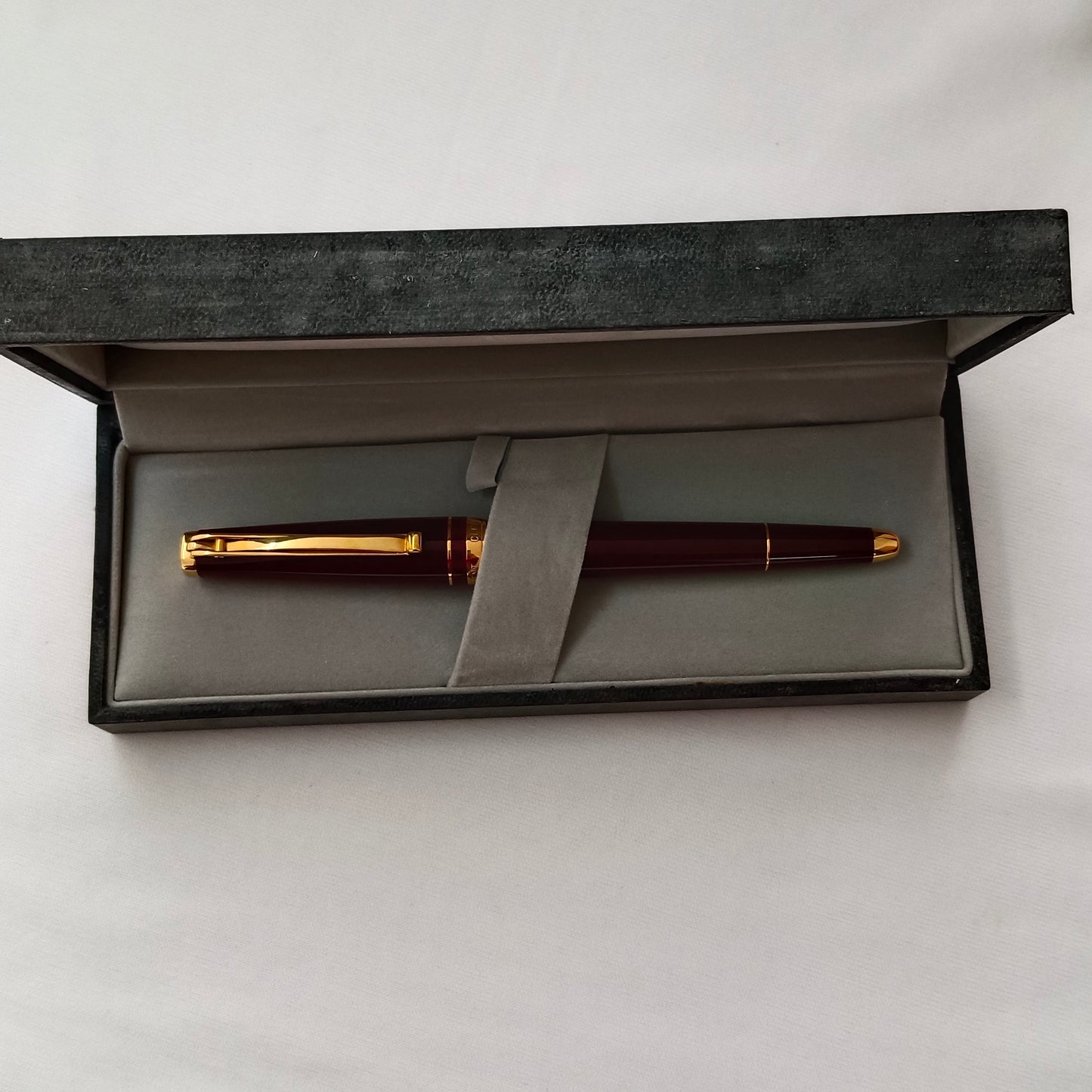 Cleo Skribent Classic Burgundy Roller Ball Pen