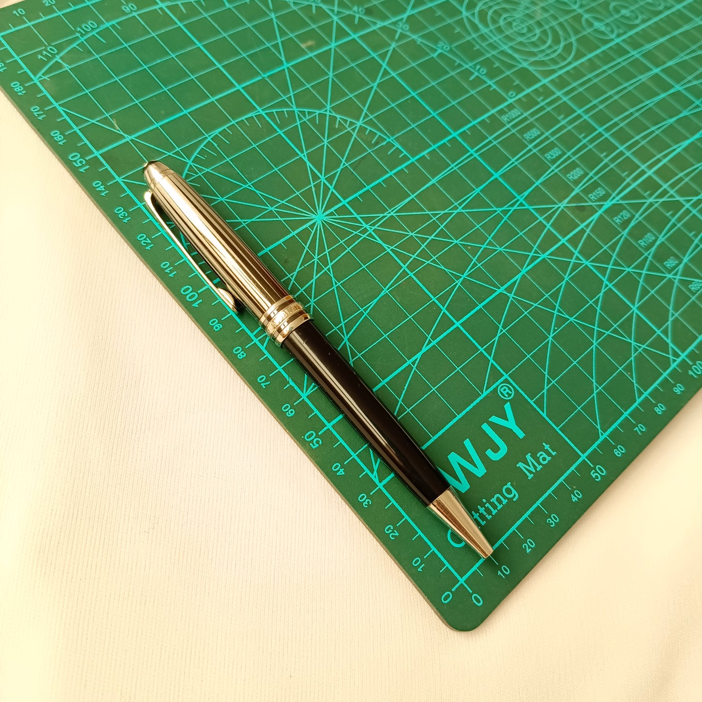 Montblanc Meisterstuck Solitaire Doue Black & White Ballpoint Pen