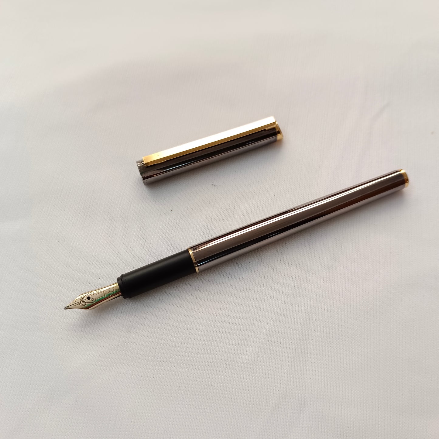 Alfred Dunhill Gunmetal & Gold Fountain Pen