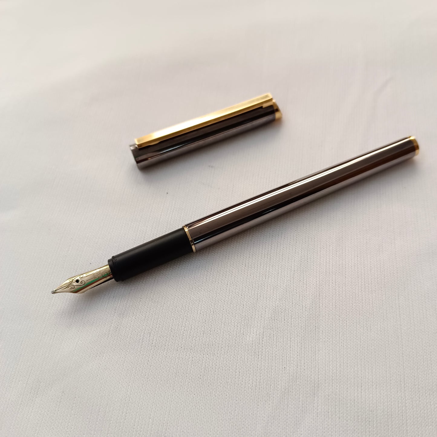 Alfred Dunhill Gunmetal & Gold Fountain Pen