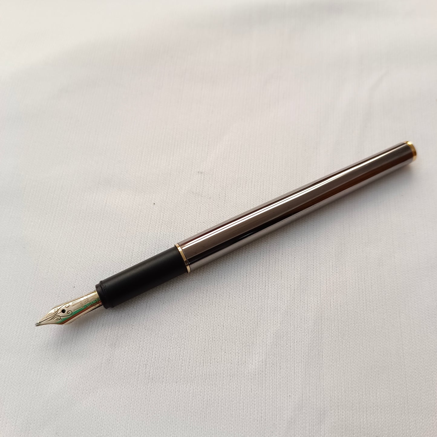 Alfred Dunhill Gunmetal & Gold Fountain Pen