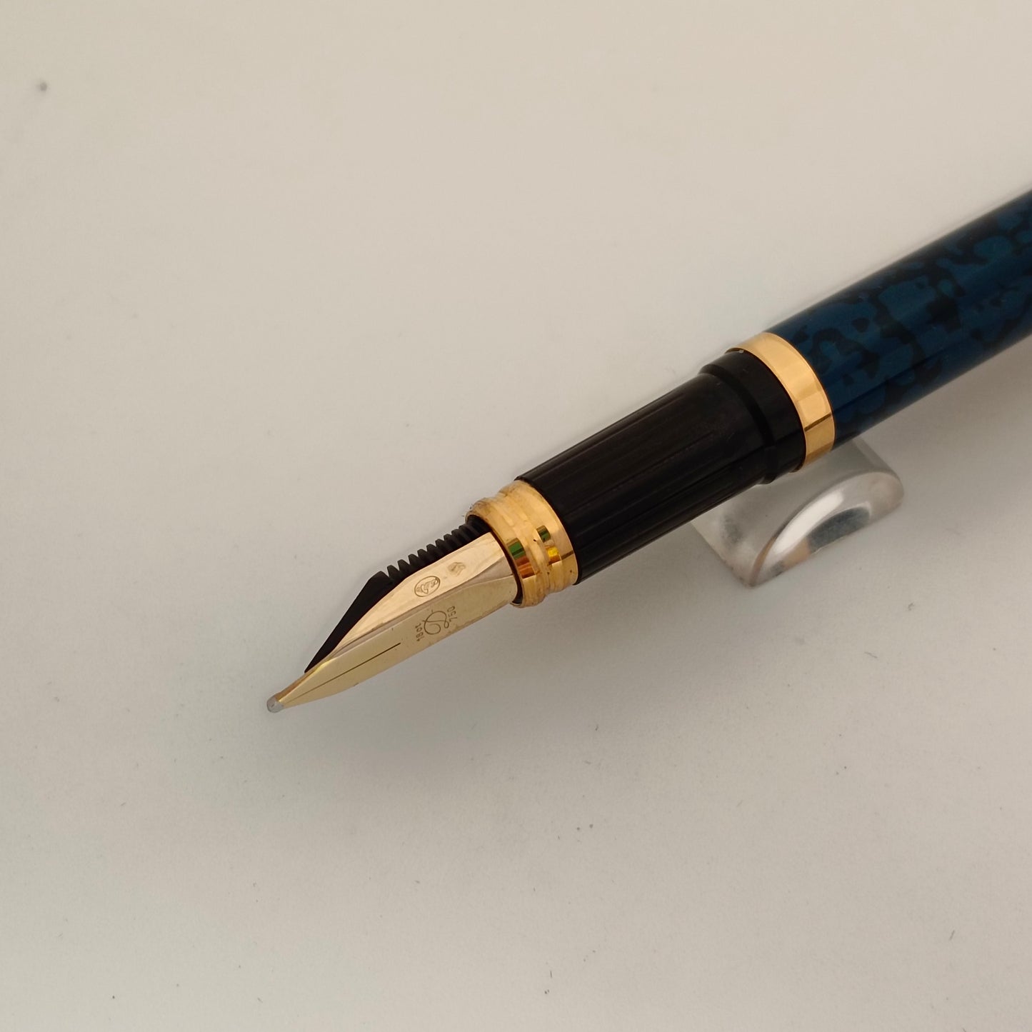 S.T. Dupont Classique Marble Blue Chinese Lacquer With Gold Trim Fountain Pen-France