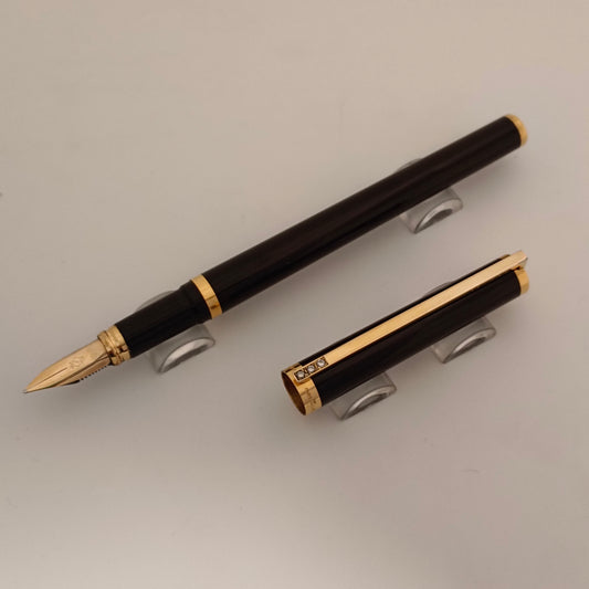 S.T. Dupont Black Lacque de Chine Fountain Pen with Gold Trim - France