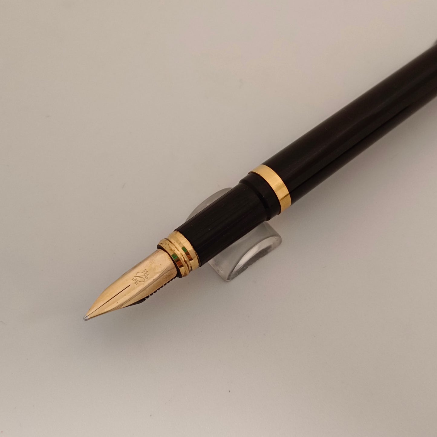 S.T. Dupont Black Lacque de Chine Fountain Pen with Gold Trim - France
