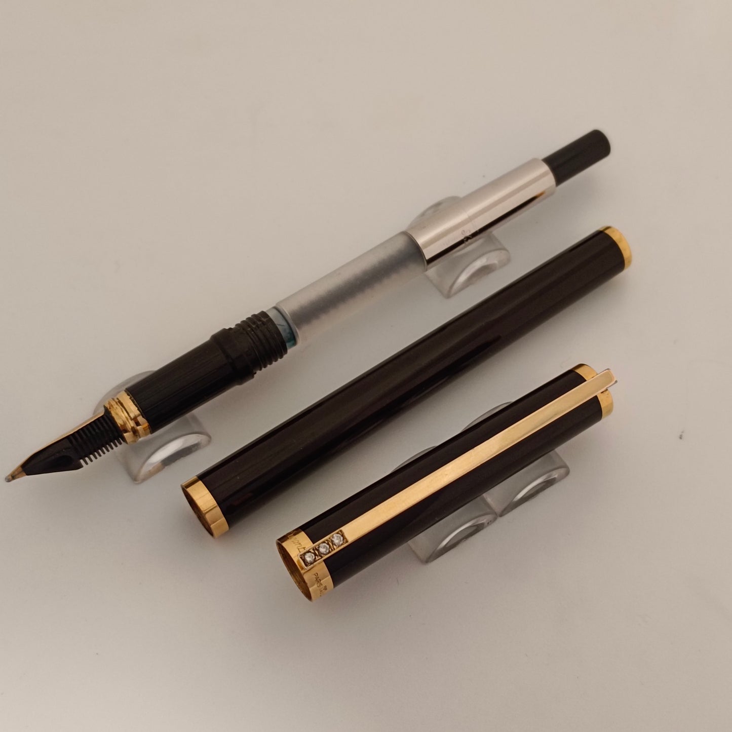 S.T. Dupont Black Lacque de Chine Fountain Pen with Gold Trim - France