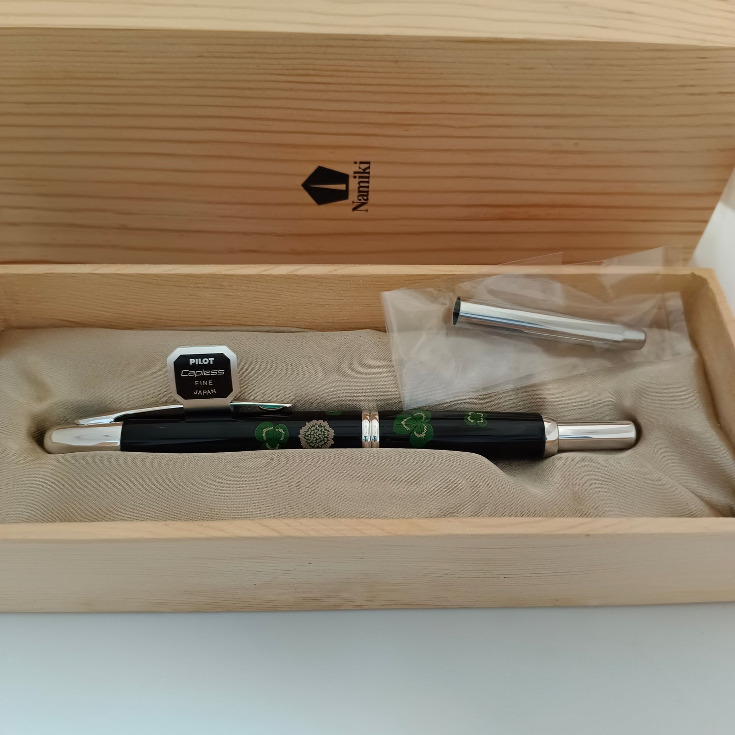 Namiki(Pilot) Capless Raden White Clover Fountain Pen