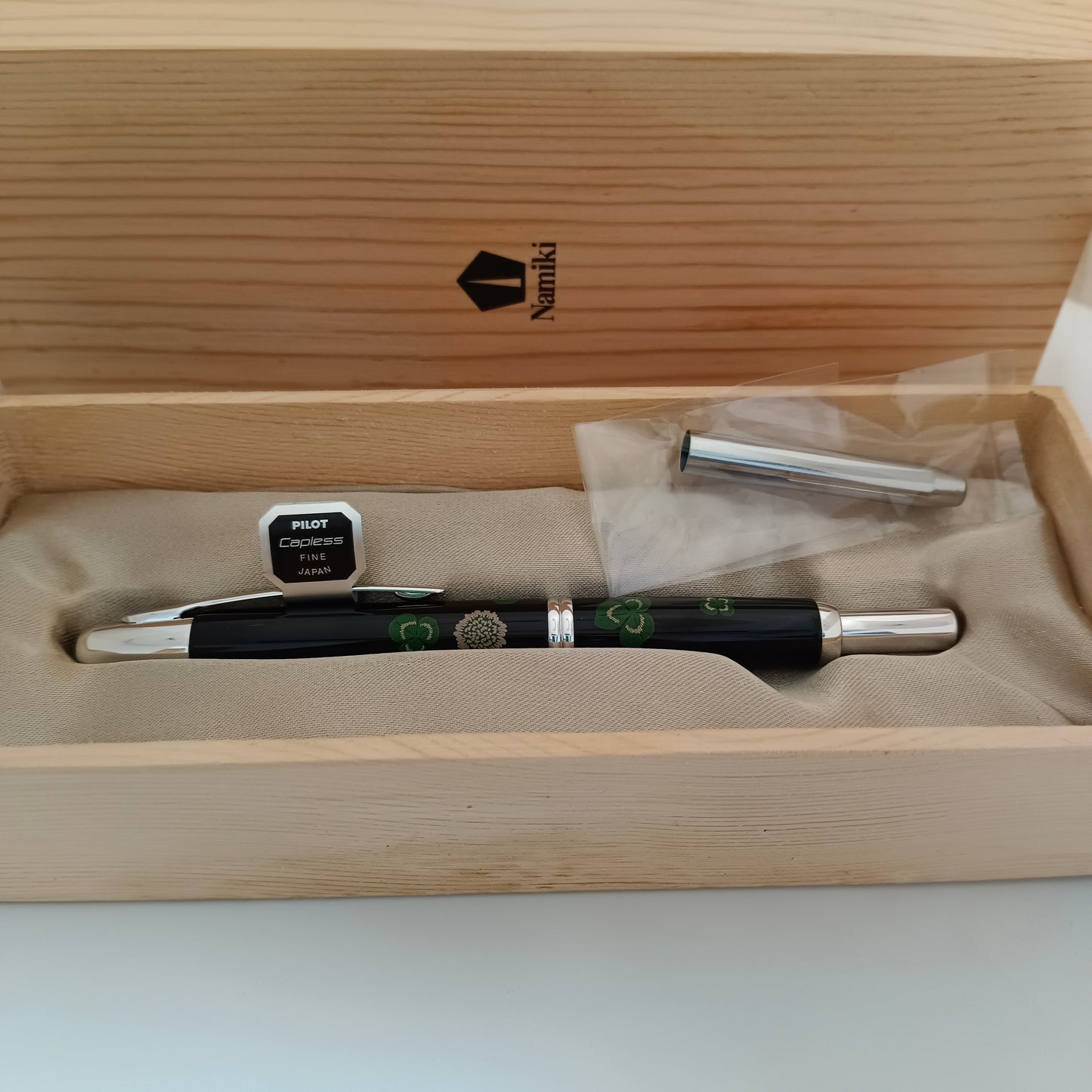 Namiki(Pilot) Capless Raden White Clover Fountain Pen