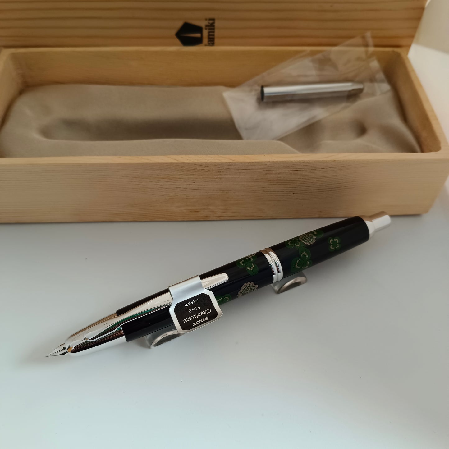 Namiki(Pilot) Capless Raden White Clover Fountain Pen