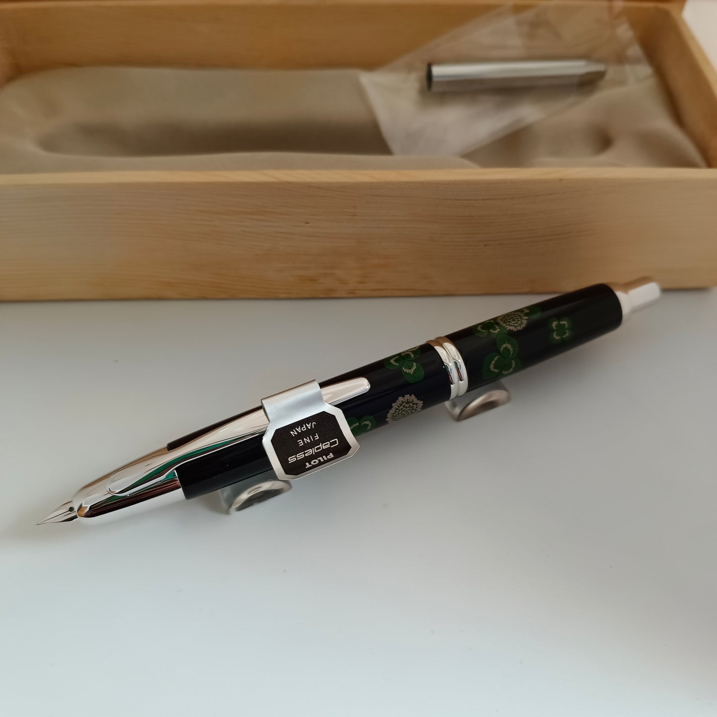 Namiki(Pilot) Capless Raden White Clover Fountain Pen