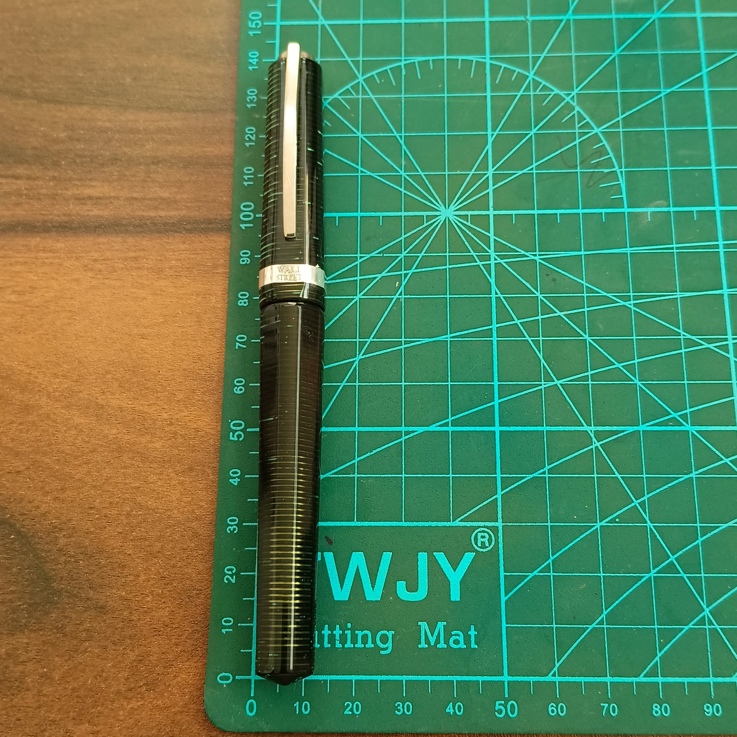 Visconti Wall Street Green Pearl Celluloid Fountain Pen