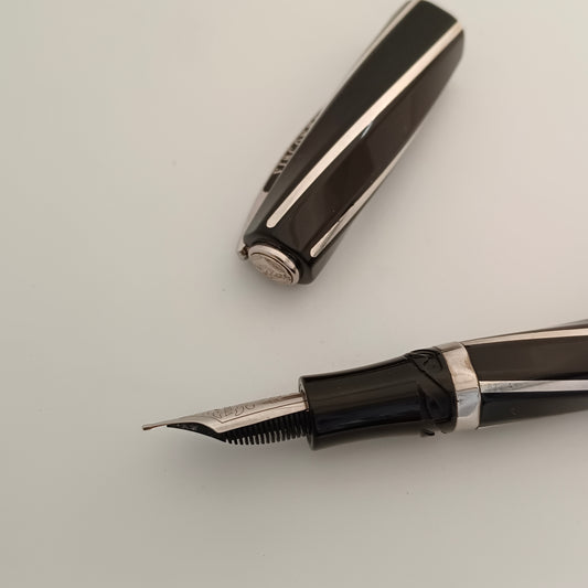 Visconti Divina Elegance Oversize Black Fountain Pen