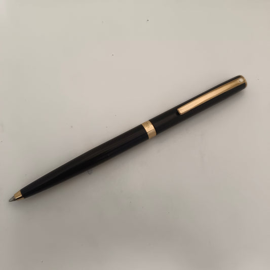 Sheaffer SAGARIS 9471 Gloss Black Ballpoint Pen With Gold Tone trim