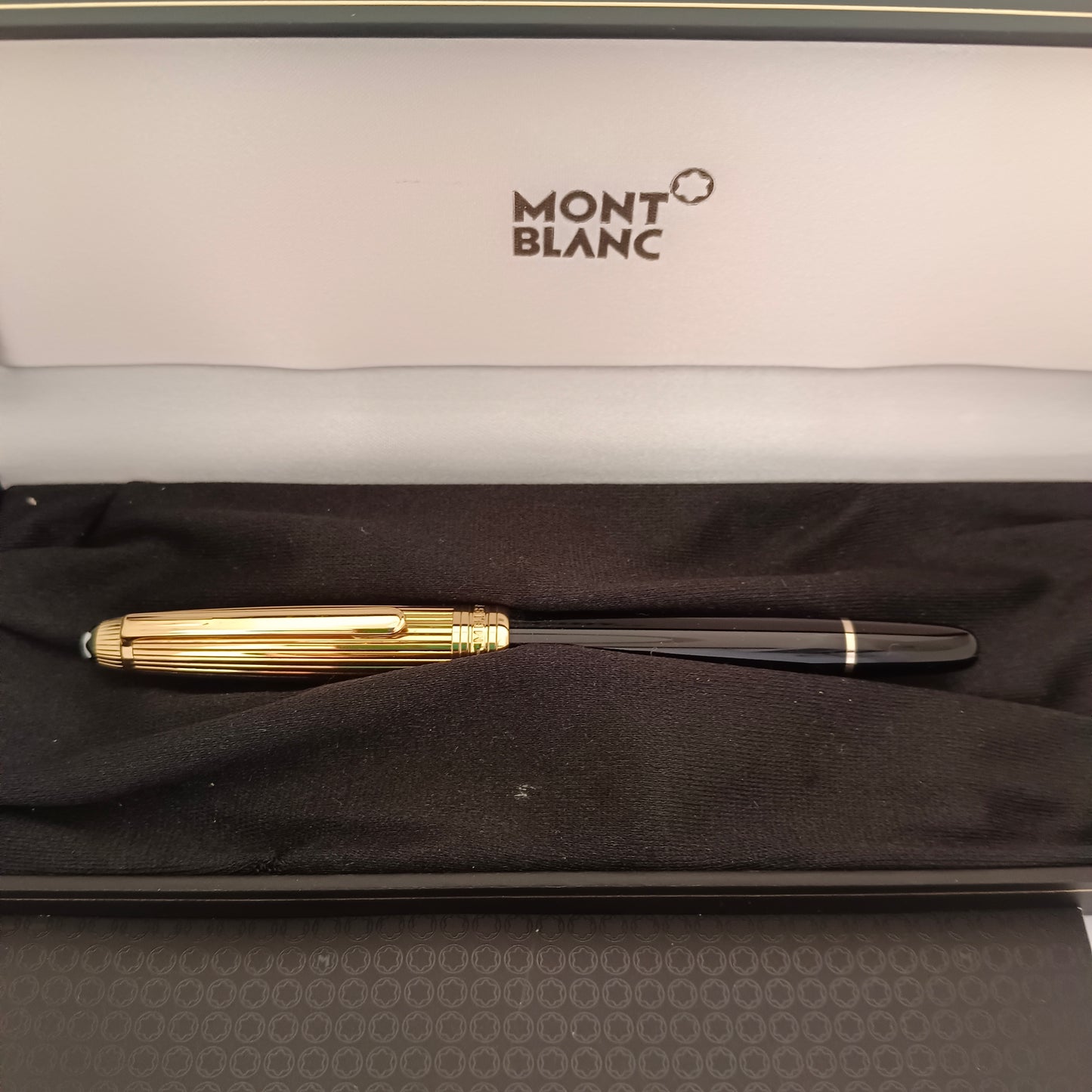 Montblanc Meisterstuck Solitaire Classique Doue Black With Golden Cap Fountain Pen