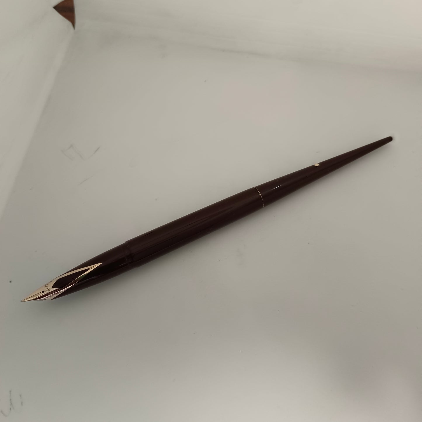 Sheaffer Imperial Touchdown Fountain Desk Pen - Burgundy