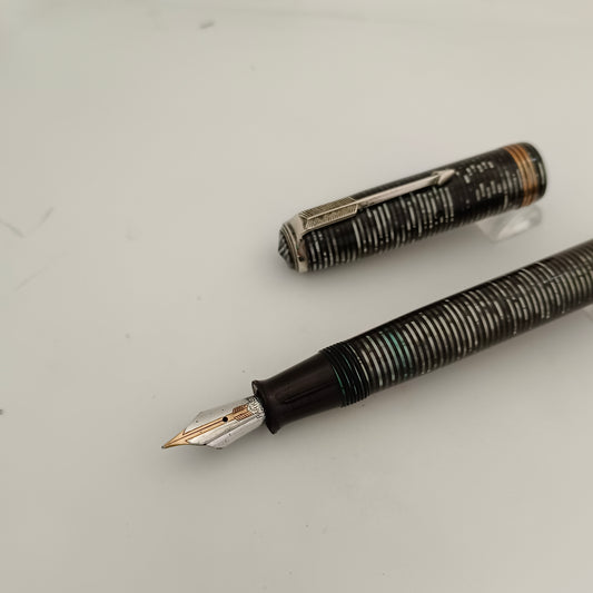 Parker Vacumatic Standdard Lockdown Filler Fountain Pen - Silver Pearl