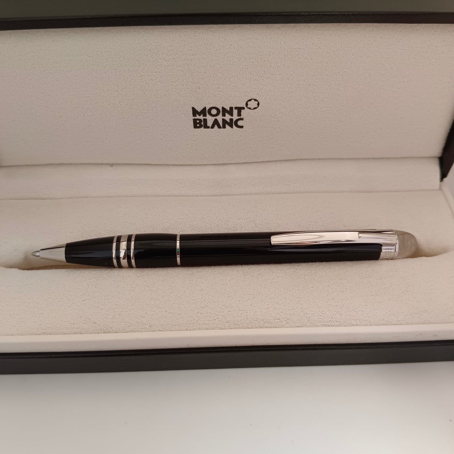 Montblanc Starwalker Black Fountain Pen - Platinum Trim