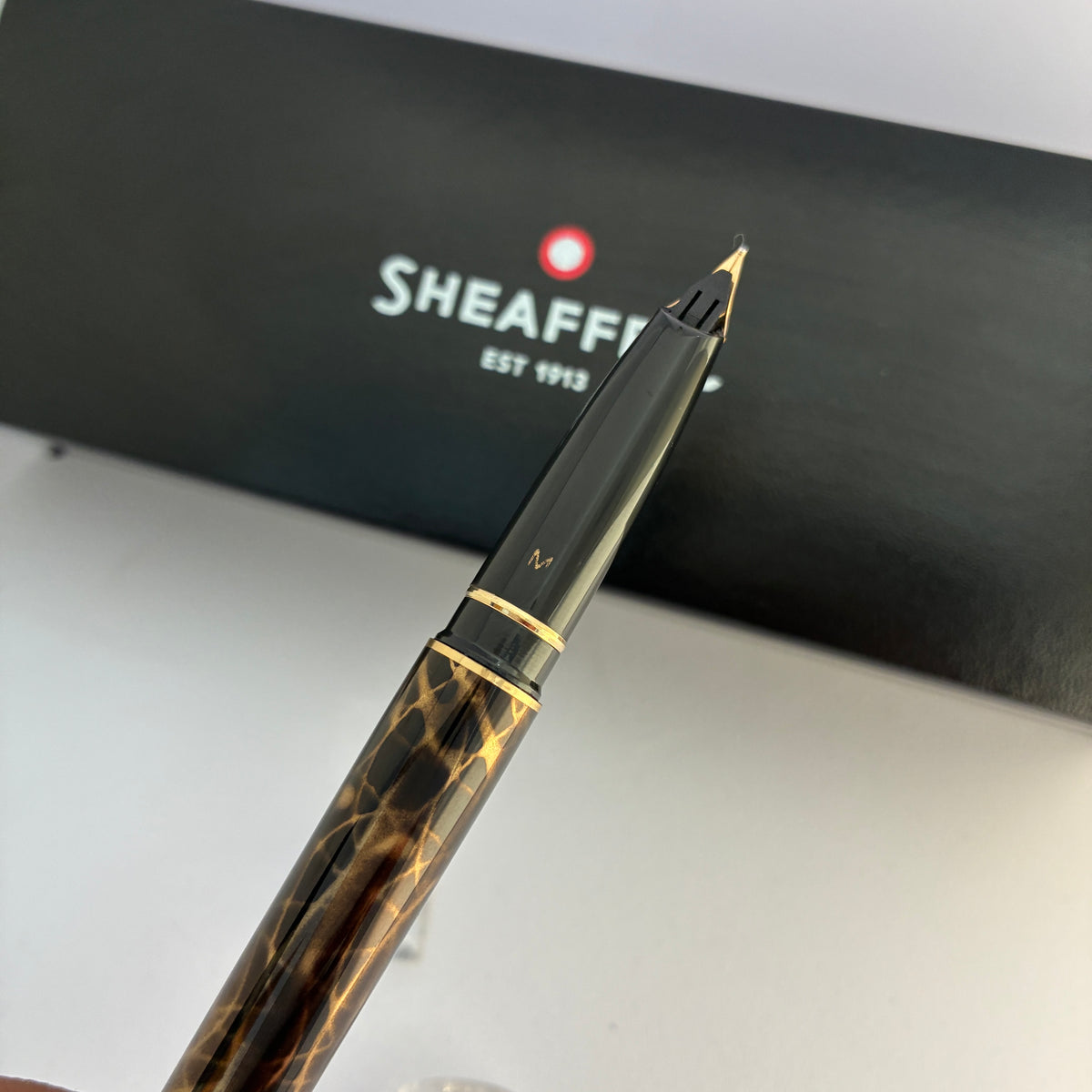Sheaffer Targa 1044 Laque Filigree Golden Black Fountain Pen