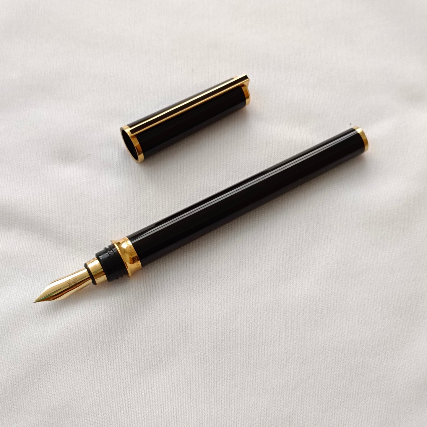 S.T. Dupont Black Lacquer Gatsby Fountain Pen