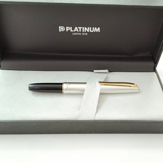 Platinum pocket fountain pen with 14K 585 solid gold nib made in japan