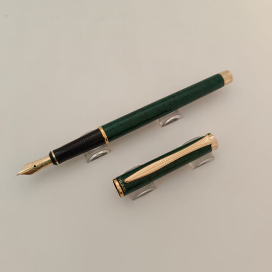 Pelikan Classic P381 Green Lacquer Gold Trim Fountain Pen 14kt Nib