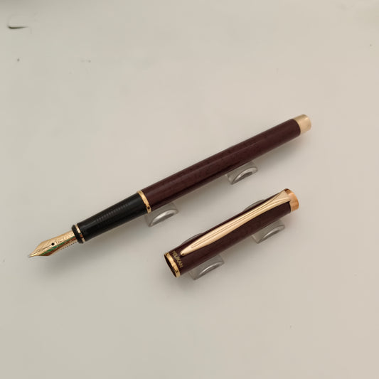 Pelikan Classic P381 Brown Lacquer Gold Trim Fountain Pen 14kt Nib