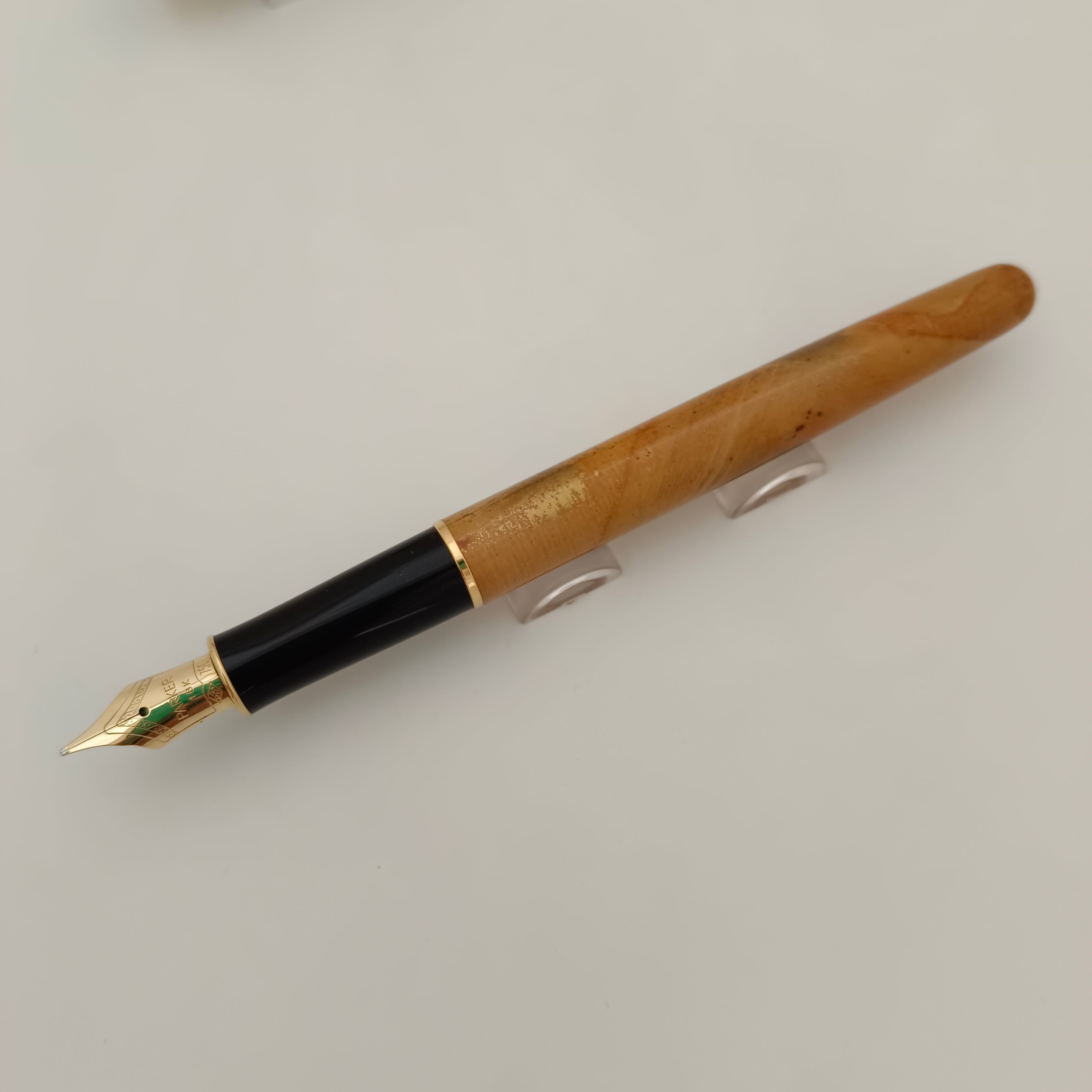 Parker Sonnet Fountain Pen, Amber, Chinese Lacque with 18kt Gold Nib –  Vintage Pen Store