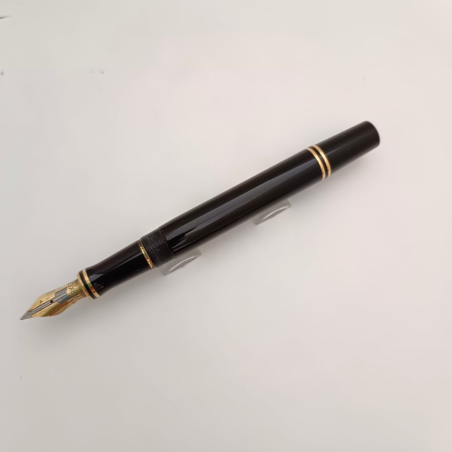 Vintage Parker Duofold International Black Fountain Pen - Gold Trim