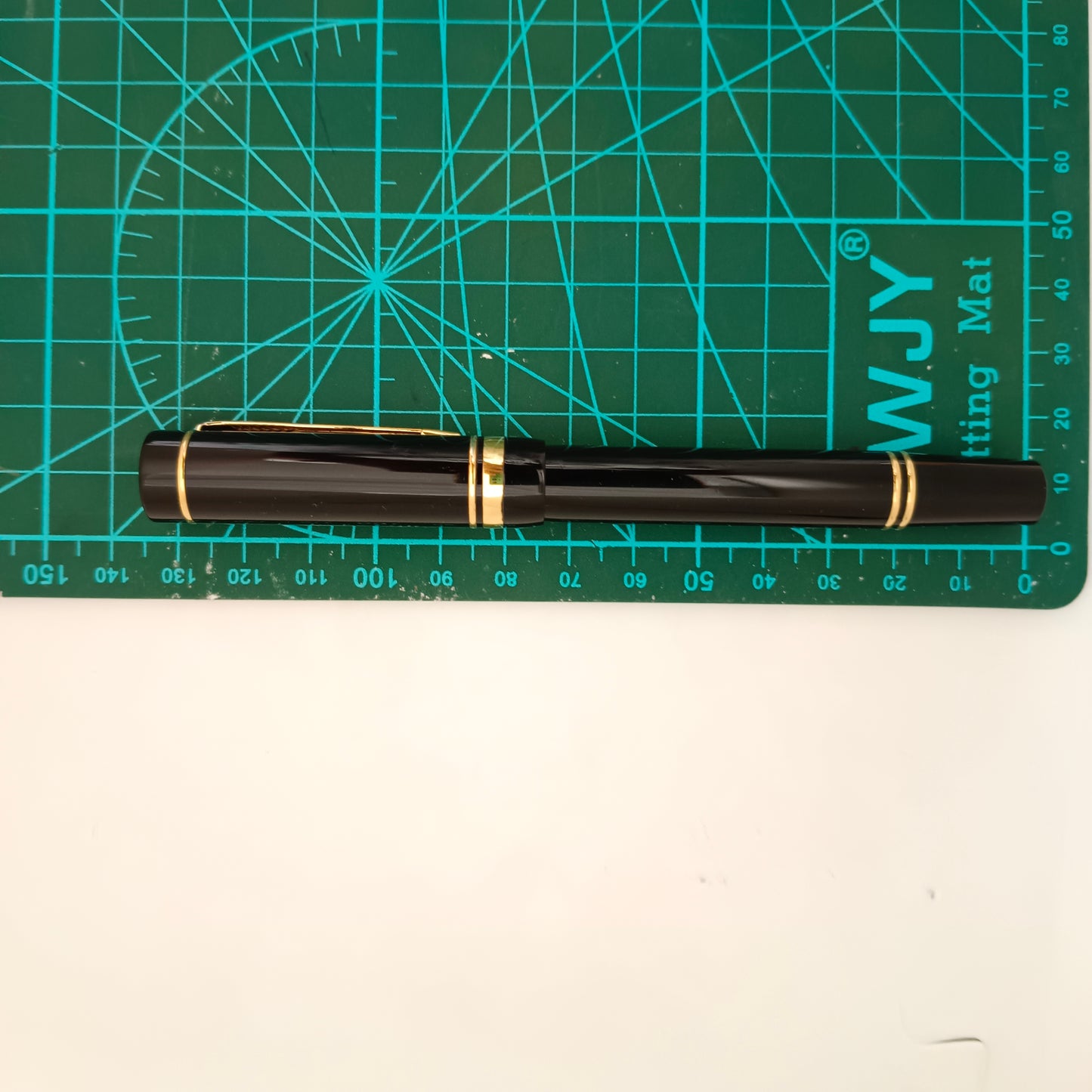 Vintage Parker Duofold International Black Fountain Pen - Gold Trim