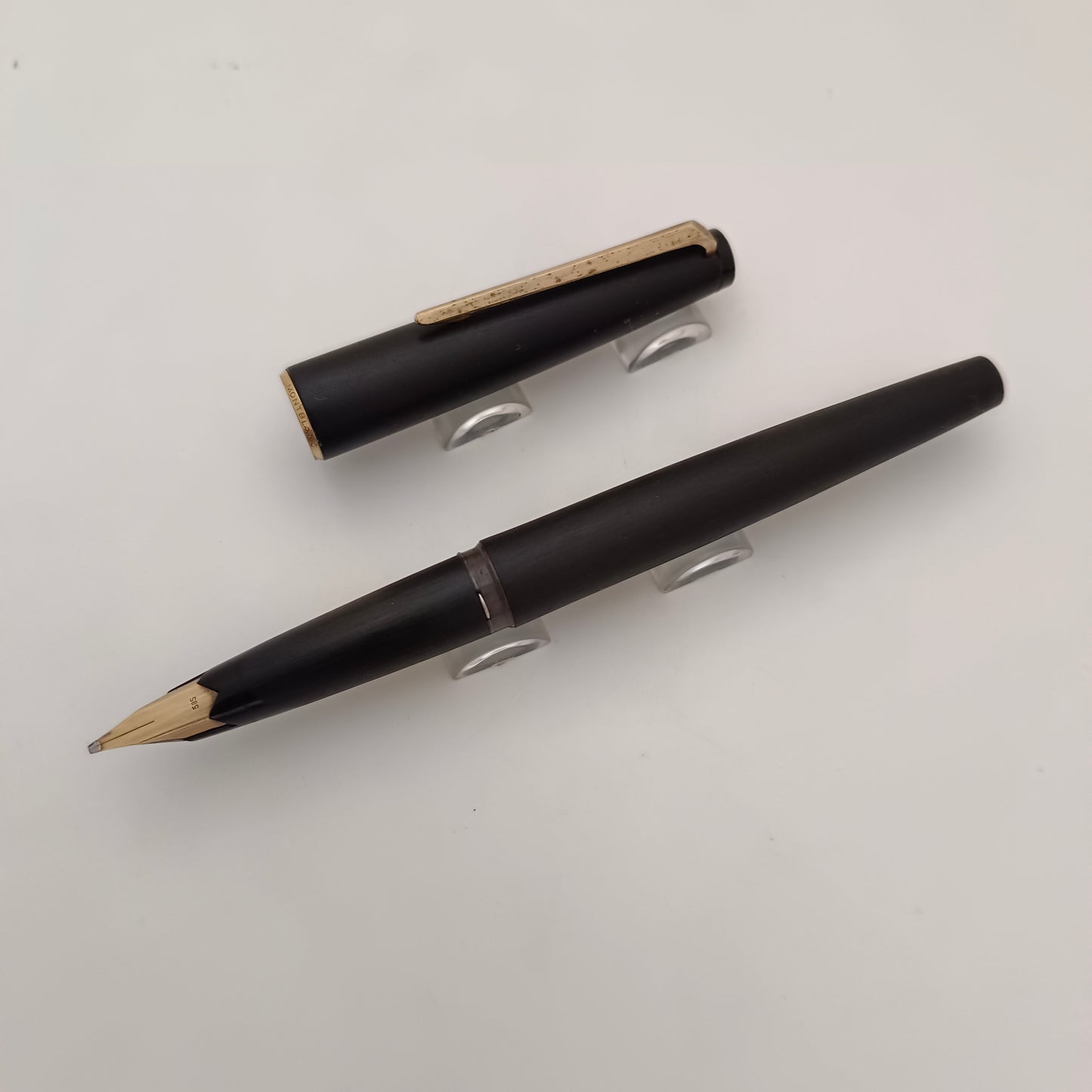 Vintage Montblanc 220 Matte Black Fountain Pen-Gold trim