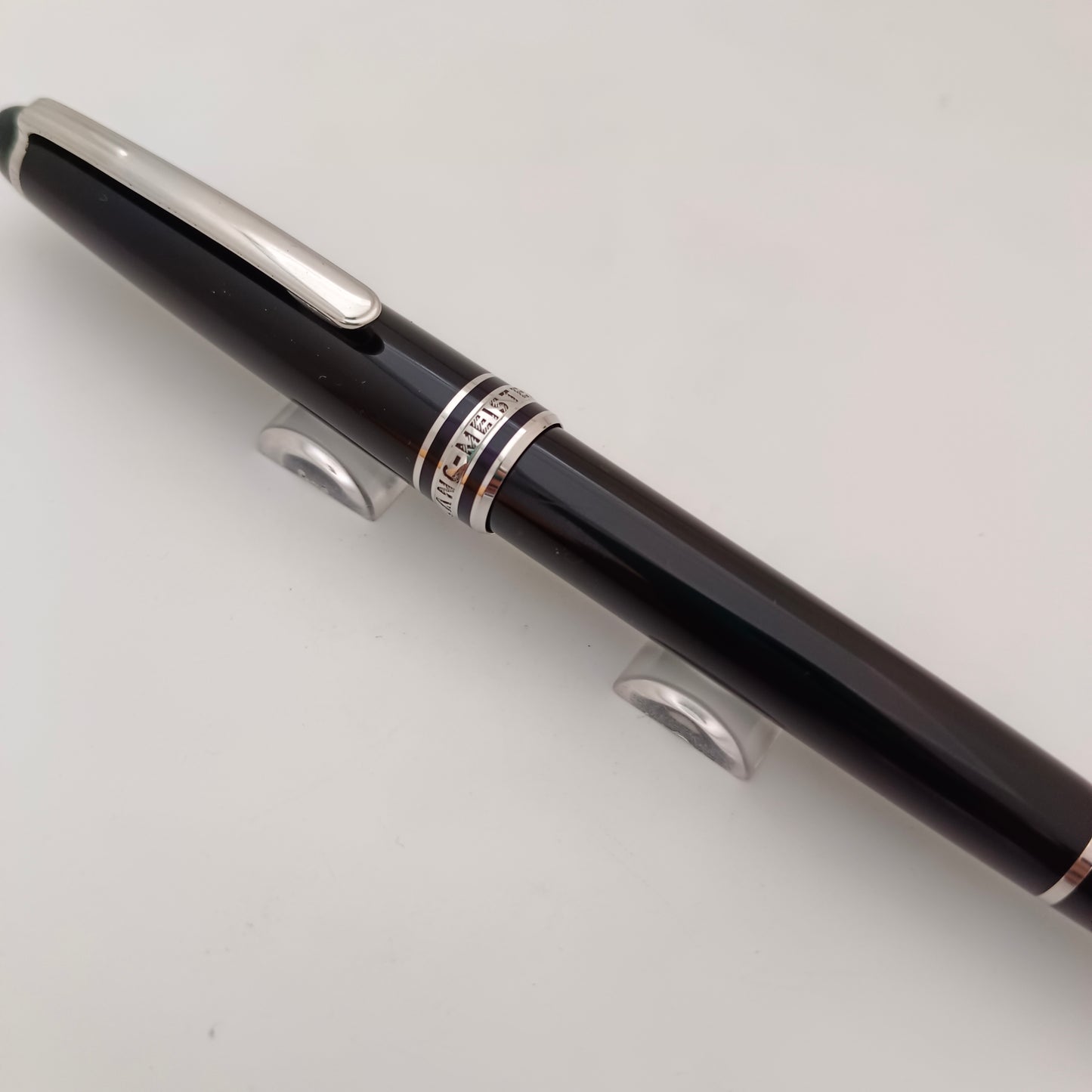 Montblanc Meisterstuck Classique Rollerball Pen- Platinum trim