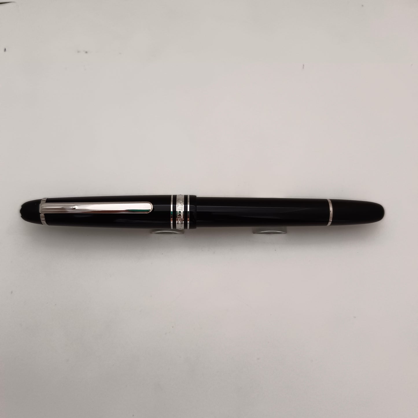 Montblanc Meisterstuck Classique 145 Fountain Pen - Platinum Trim