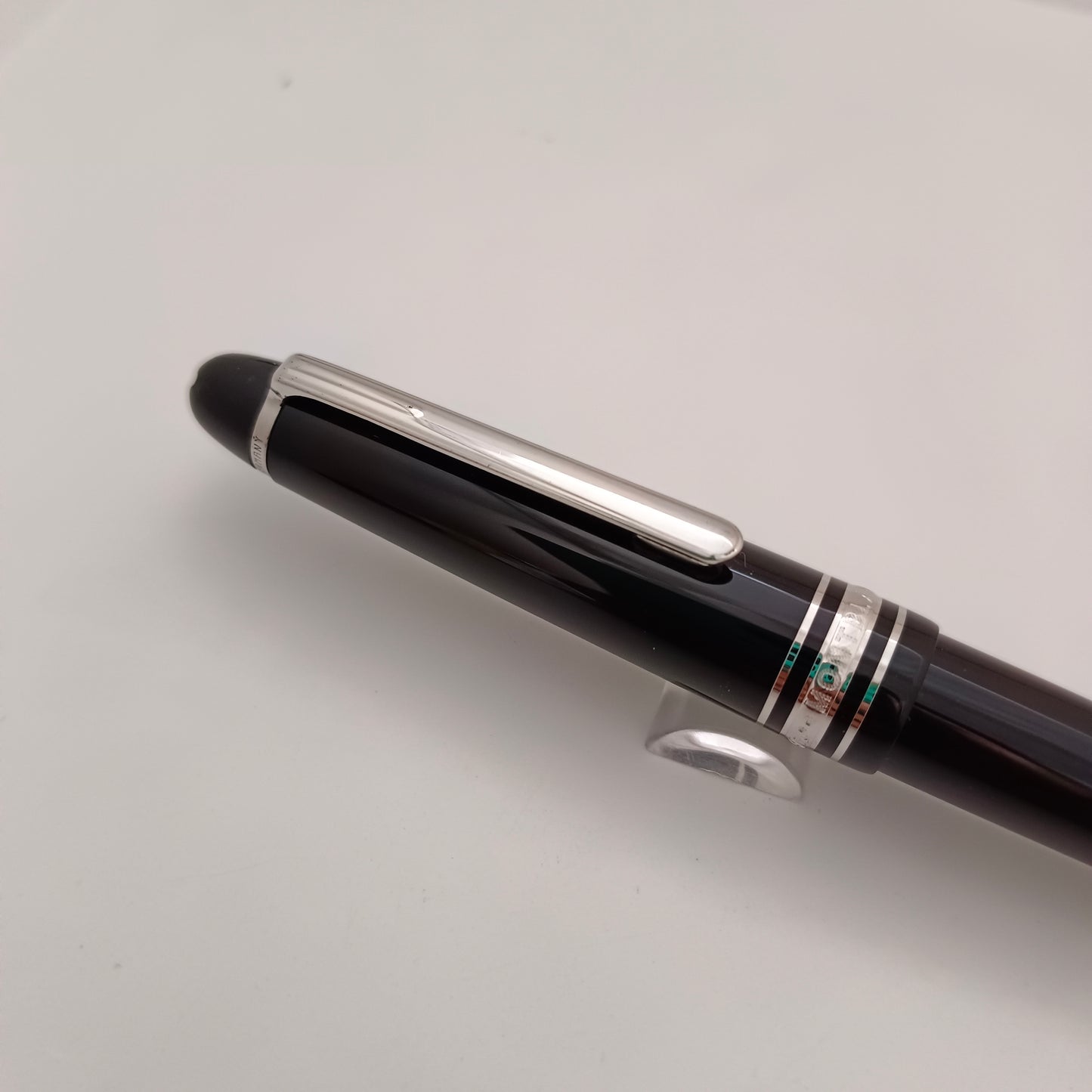 Montblanc Meisterstuck Classique 145 Fountain Pen - Platinum Trim