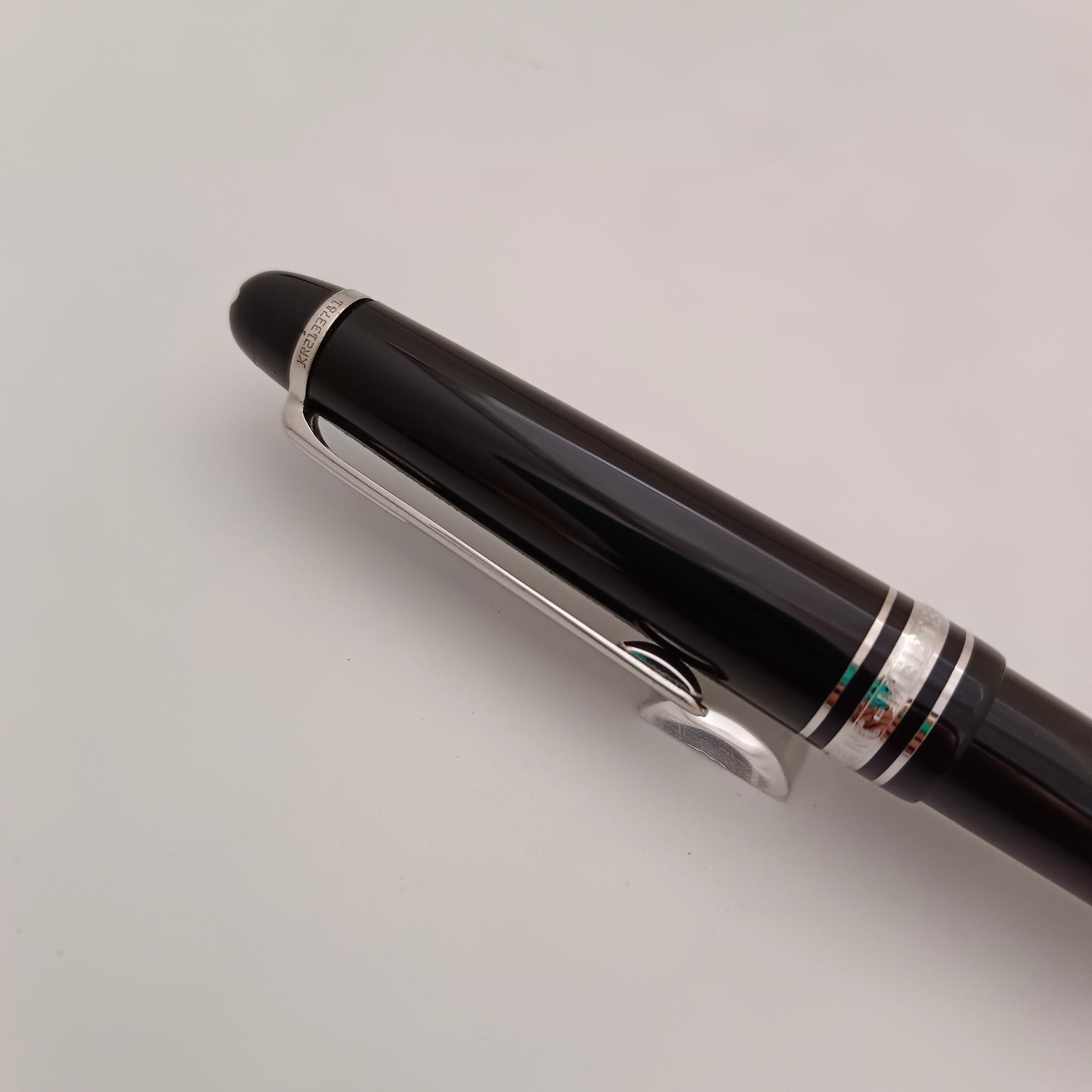 Montblanc Meisterstuck Classique 145 Fountain Pen - Platinum Trim