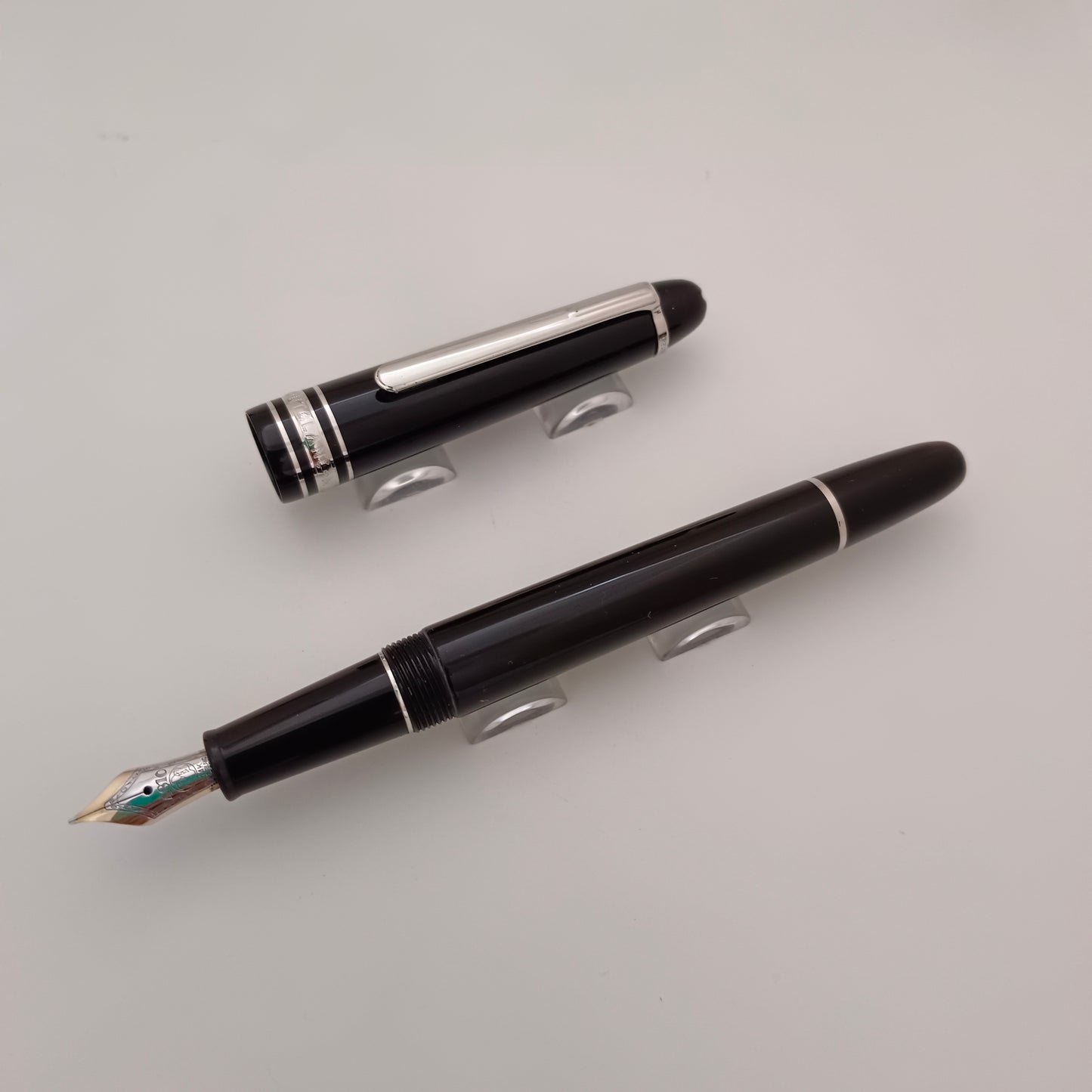 Montblanc Meisterstuck Classique 145 Fountain Pen - Platinum Trim